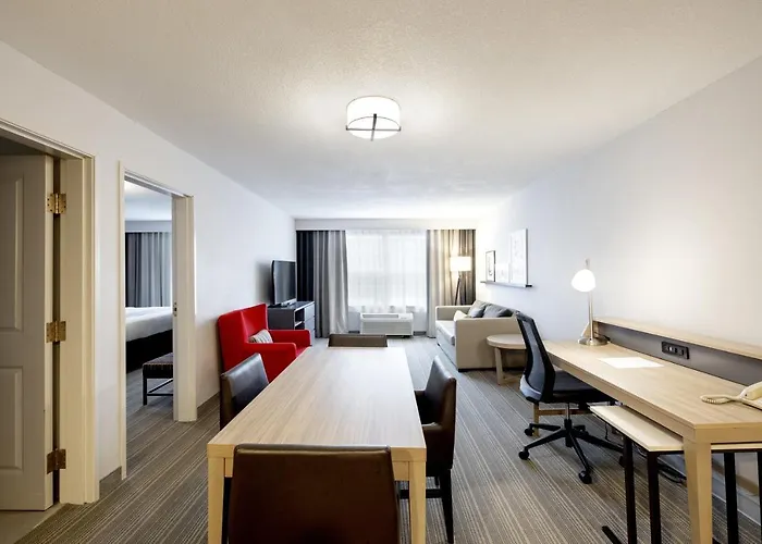 Hotel Country & By Radisson, Tinley Park, Il